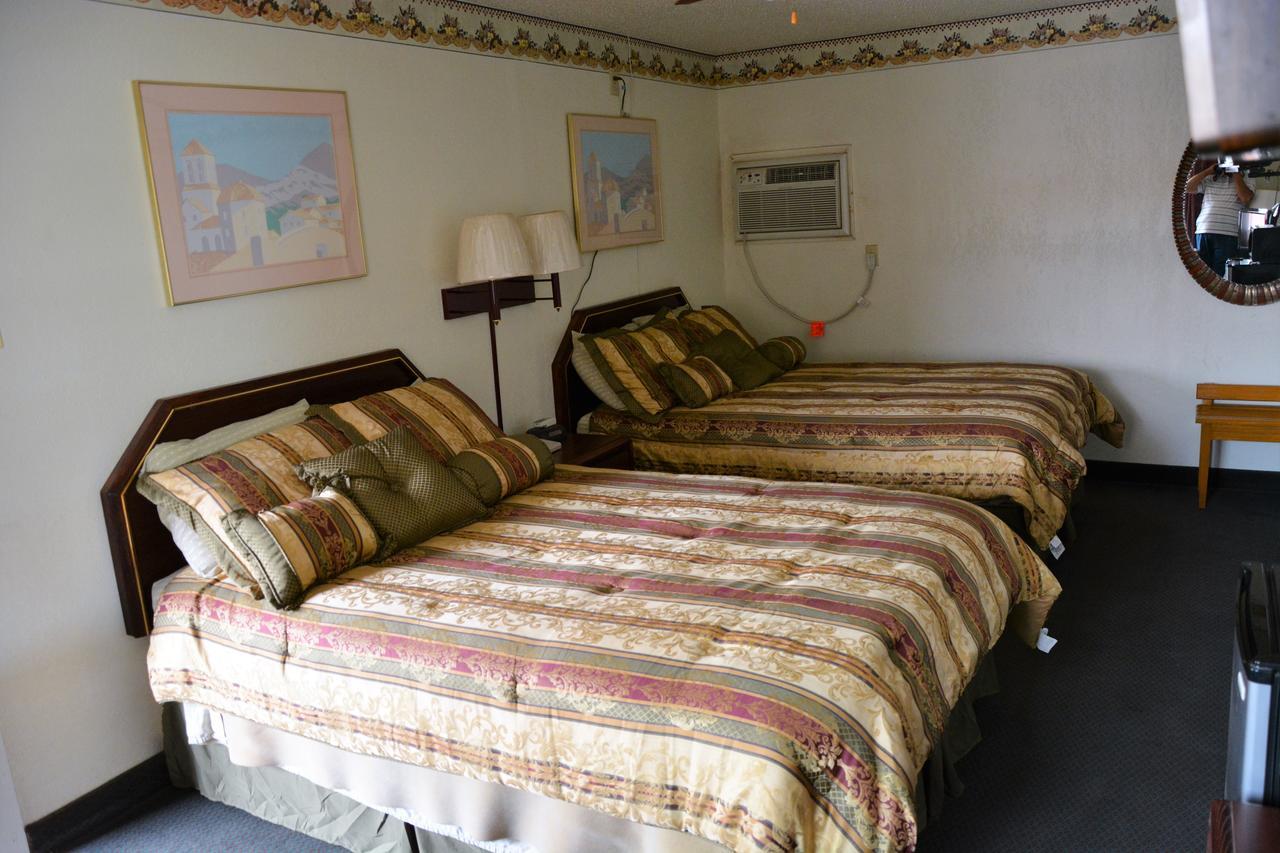 Budget Inn Of Brownfield Exterior foto